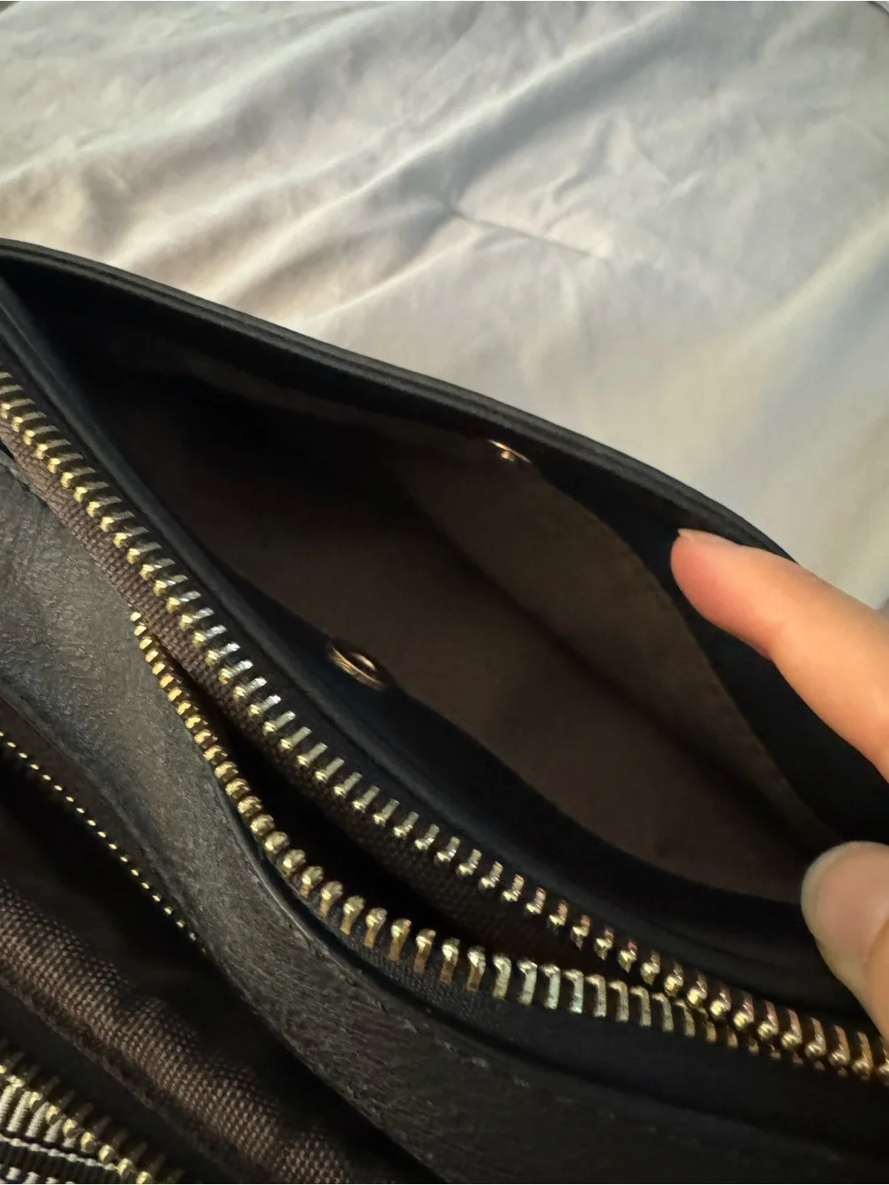 BOSTANTEN Black Pebble Leather Crossbody with Patterned Strap